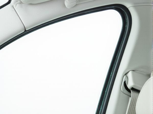 Acoustic Glass Windows vs. Standard Glass Windows in Cars: What Are the Differences?