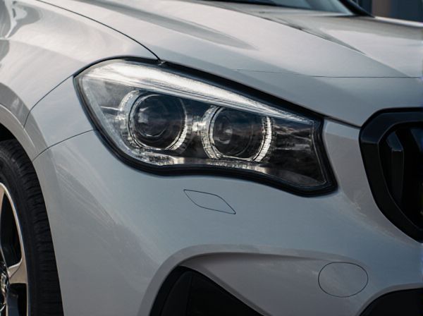 Adaptive vs. Static Car Headlights: What's the Difference?