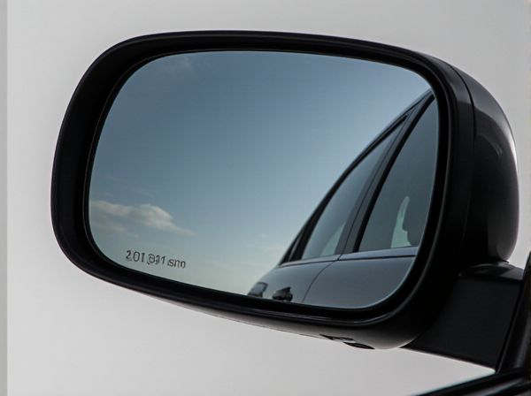 Anti-Glare Film vs Non-Treated Car Mirrors: What's the Difference?