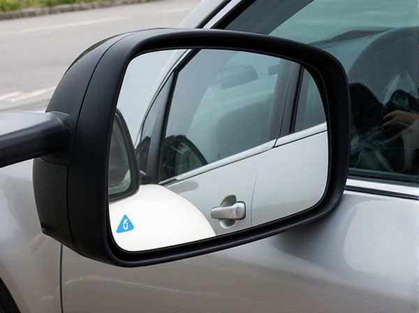 Auto-Folding Mirrors vs. Manual Folding Mirrors in Cars: What Are the Differences?