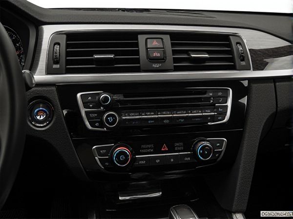 Centralized Climate Control vs. Split-Zone Climate Control Panels in Car Dashboards: What's the Difference?