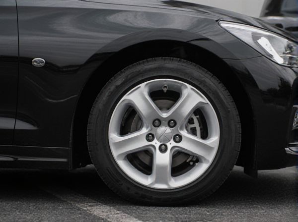 Concave vs. Flat Face Car Wheels: What Is the Difference?