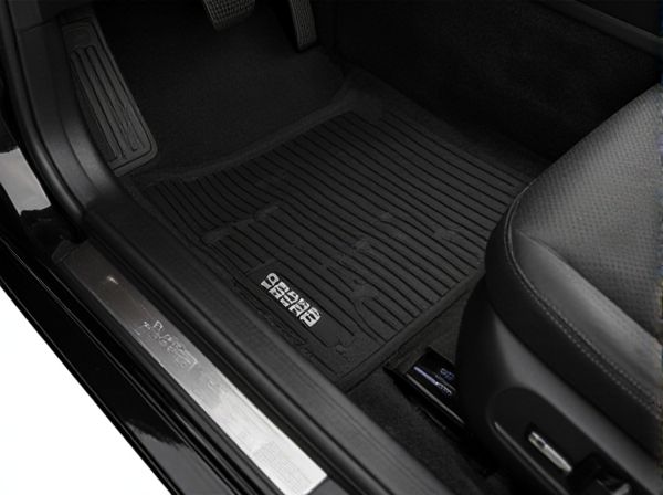 Custom Fit vs. Universal Fit Car Carpets: What's the Difference?