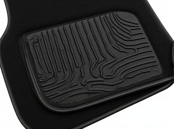 Double-Layer vs. Single-Layer Car Floor Mats: What's the Difference?