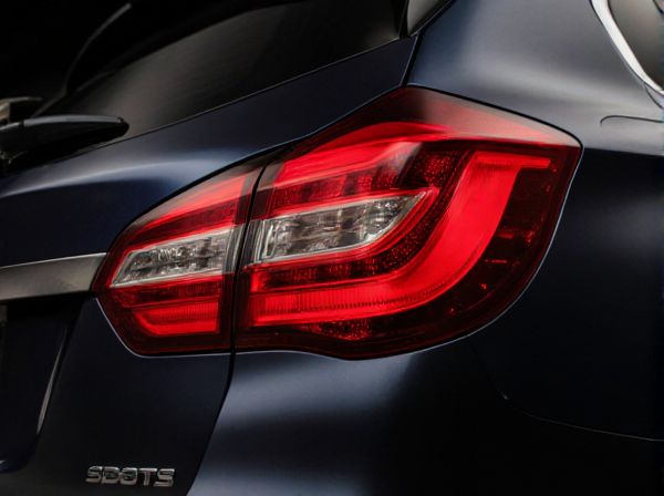 Dynamic vs Static Car Taillights: What's the Difference?