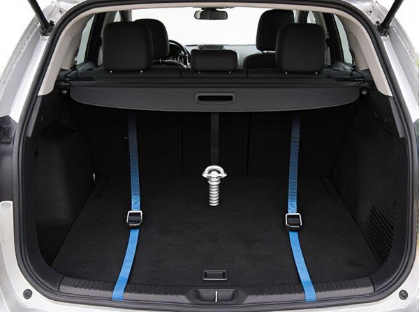 Elastic Strap Holder vs. Tie-Down Anchor in a Car Trunk: What's the Difference?