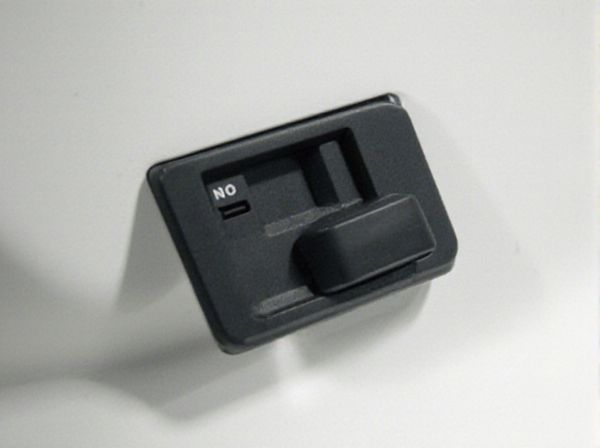 Emergency Release Lever vs. No Emergency Release Lever in Car Trunks: What's the Difference?