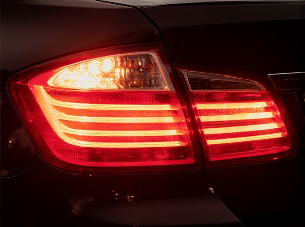 Fiber Optic vs. Incandescent Taillights in Cars: What's the Difference?