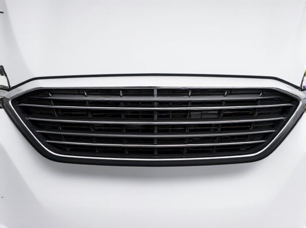 Floating Grille vs. Framed Grille in Car Design: What Is the Difference?