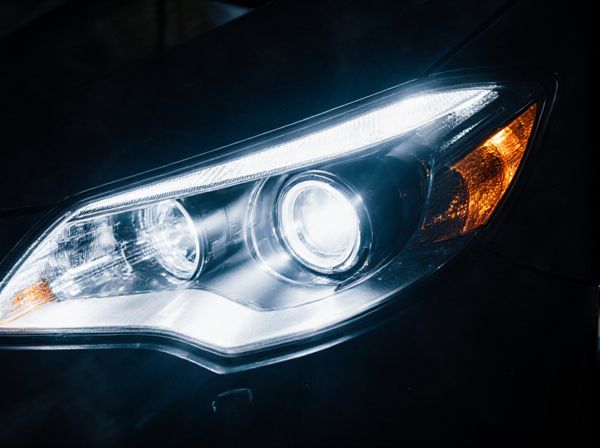 Halogen Headlights vs. Xenon Headlights in Cars: What's the Difference?