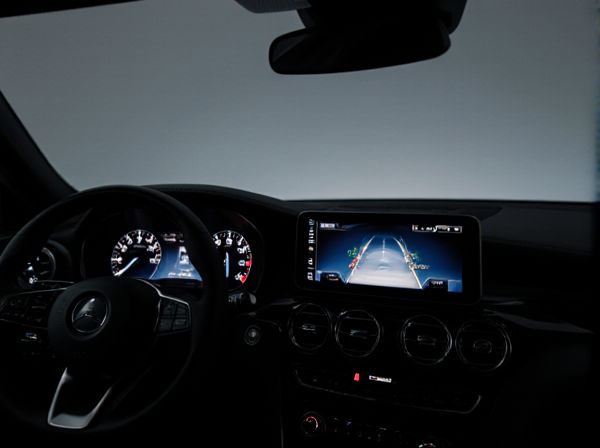 Heads-Up Display vs. Instrument Cluster Display in Car Dashboards: What Is the Difference?