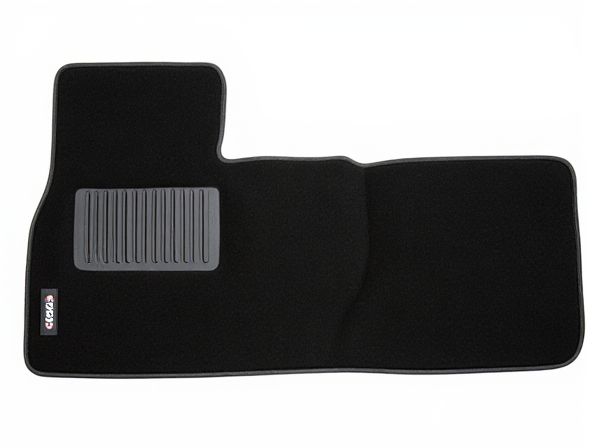 Heel Pad vs. No Heel Pad Car Floor Mats: What's the Difference?
