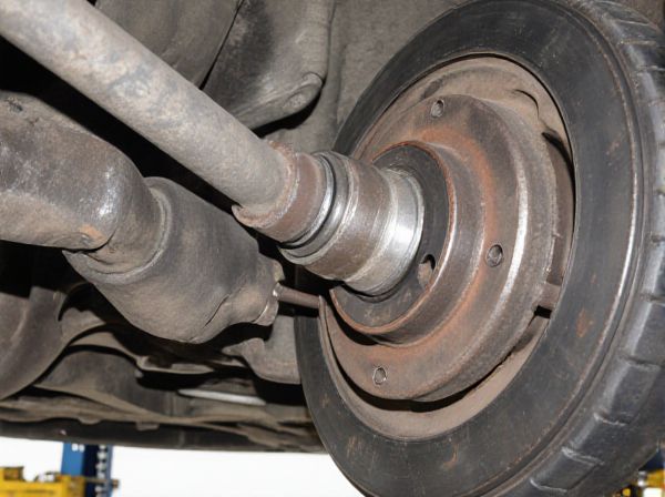 High-Angle Joint vs. Standard-Angle Joint in Car Driveshafts: What's the Difference?