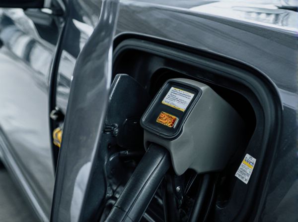 Hydrogen vs. Gasoline Car Fuel Tanks: What's the Difference?