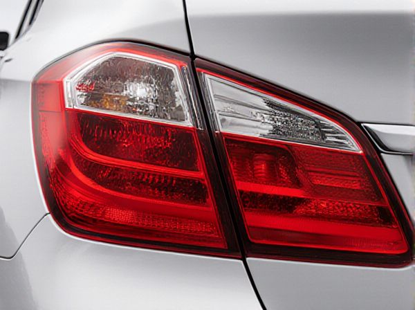 Lensed vs. Non-Lensed Car Taillights: What's the Difference?