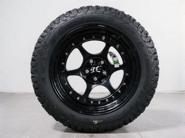 Lightweight Racing vs. Heavy-Duty Off-Road Wheels: What's the Difference?