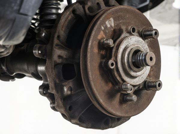 Limited Slip Differential vs. Locking Differential in Car Differentials: What Is the Difference?