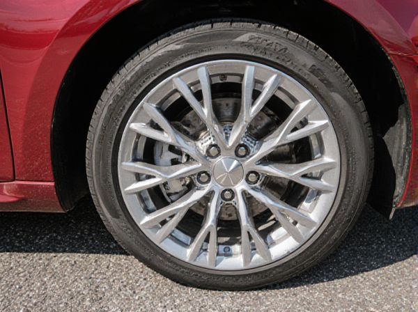 Mesh vs. Split-Spoke Car Wheels: What's the Difference?