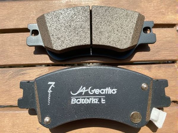 Non-Asbestos Organic Pads vs. Metallic Pads in Car Brakes: What Are the Differences?