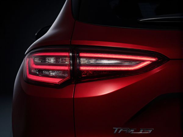 OLED Panels vs. Conventional LEDs in Car Taillights: What Are the Differences?