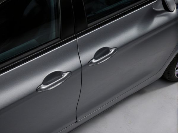 One-Touch Close Door vs. Manual Close Door in Cars: What Are the Differences?