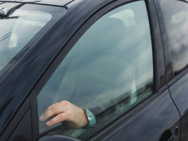 One-Touch Window vs. Standard Car Window: What's the Difference?
