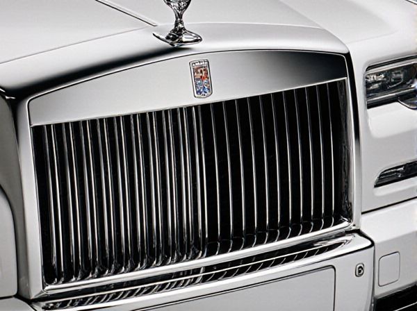 Phantom Grille vs. Traditional Grille in Cars: What's the Difference?