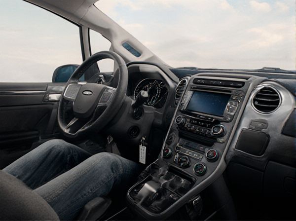 Push-Button Start Panel vs. Key Switch Panel in Car Dashboards: What's the Difference?