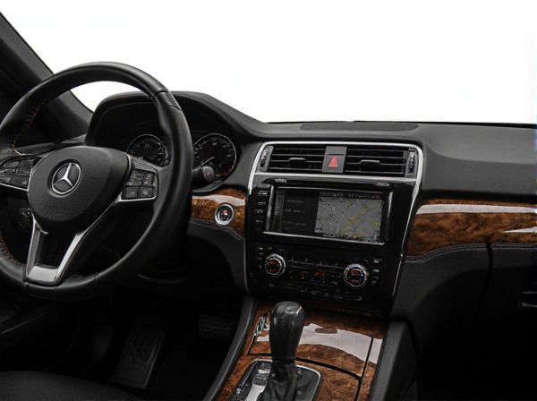 Real Wood Trim vs. Simulated Wood Trim in Car Dashboards: What Is the Difference?