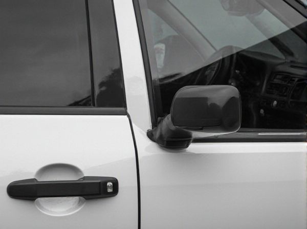 Reinforced Side Impact Beam vs. Standard Beam in Car Doors: What Is the Difference?