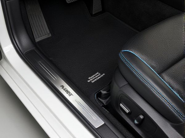 Seamless Integration vs. Visible Seams in Car Carpeting: What's the Difference?
