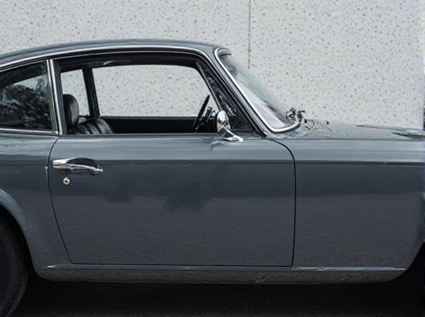 Sliding vs. Hinged Car Doors: What's the Difference?