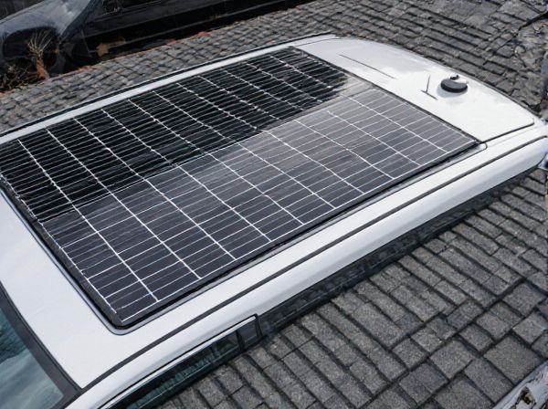 Solar Roof vs. Conventional Roof in Car Roofs: What Is the Difference?