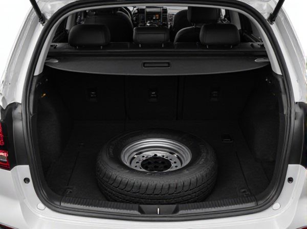 Spare Tire Well vs. Run-Flat Tire: What's the Difference in Your Car Trunk?