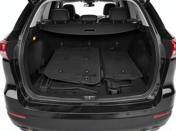 Split-Folding Rear Seats vs. One-Piece Folding: What's the Difference in Car Trunks?
