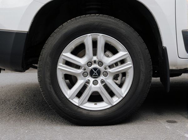 Staggered vs. Square Wheel Setup in Cars: What's the Difference?