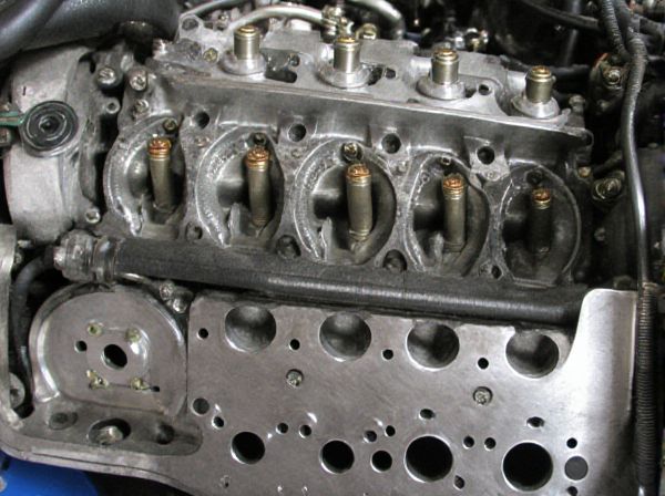 Stock Grind Camshaft vs. Custom Grind Camshaft in Cars: What's the Difference?