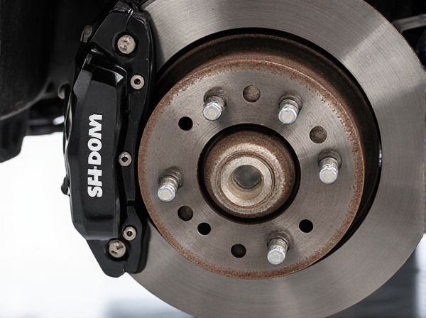 Symmetric Pad vs. Asymmetric Pad in Car Brakes: What Is the Difference?