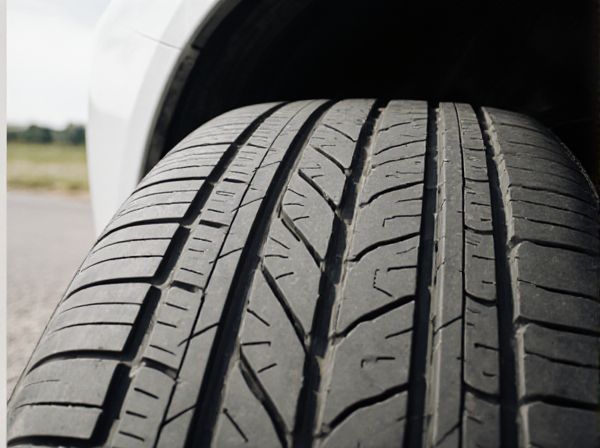 Symmetrical vs. Asymmetrical Tread in Car Tires: What's the Difference?