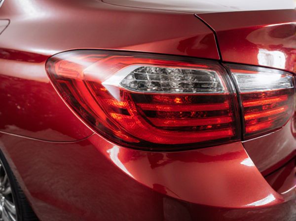 Tinted Taillights vs. Red-Lens Taillights: What's the Difference?