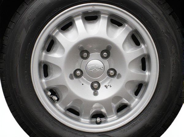 True Centerlock vs. Bolt-On Centerlock Wheels in Cars: What's the Difference?