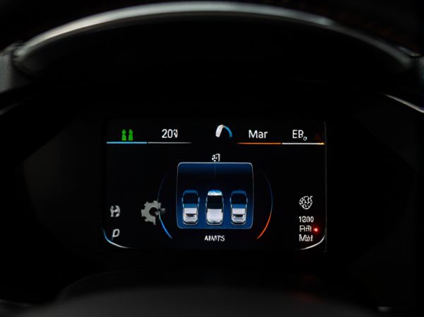 Warning Light Icons vs. Message Center Alerts on Car Dashboards: What Is the Difference?