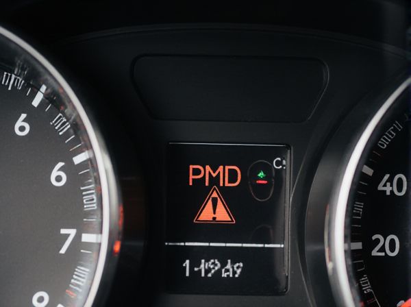 Warning Light vs. Indicator Light on a Car Dashboard: What's the Difference?
