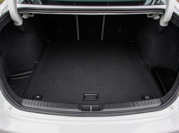 Weather Sealing vs. Non-Sealed Car Trunks: What's the Difference?