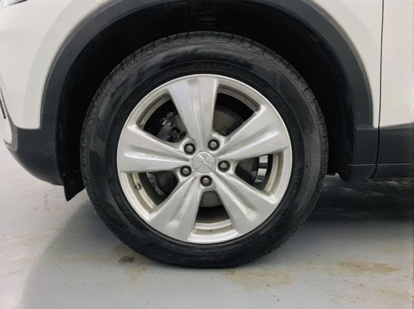 Whitewall vs. Blackwall Car Tires: What Is the Difference?