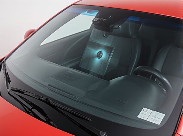 Windshield with Integrated Camera Module vs. Conventional Windshield: What Is the Difference?