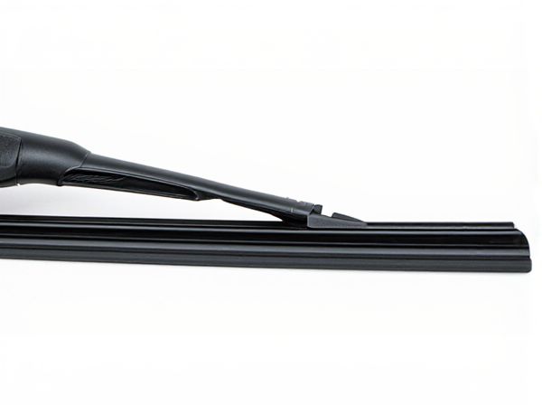 Winter Blades vs. Summer Blades in Car Wipers: What Are the Differences?