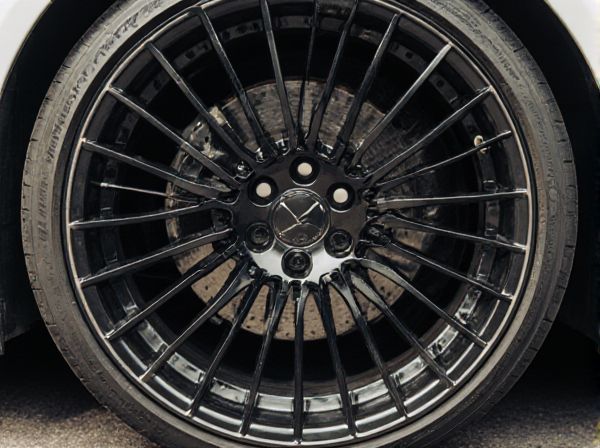 Wire Spoke vs Alloy Spoke Wheels in Cars: What Are the Differences?