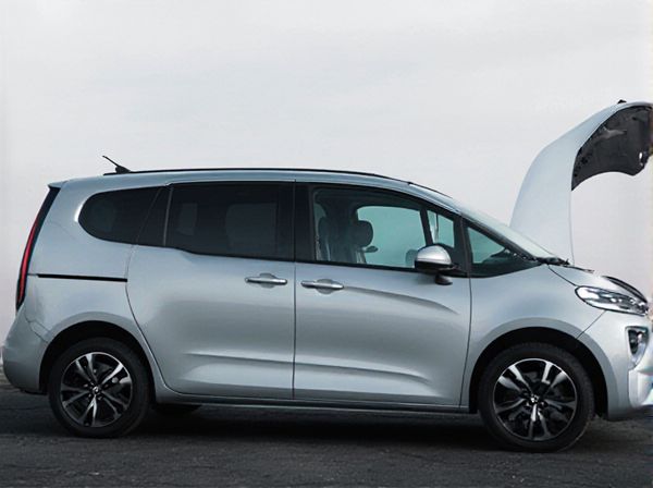 Wrap-Around Door vs. Standard Door in Cars: What Is the Difference?