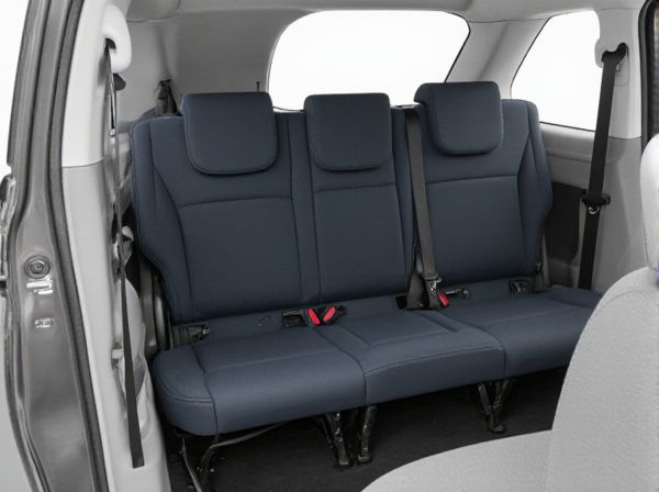 Wraparound Seat vs. Open-Side Seat in Car Seats: What's the Difference?